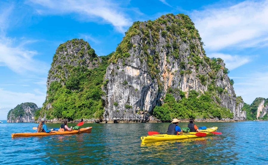 Northern Vietnam 6 Day Tour Mai Chau, Tam Coc, Halong Bay